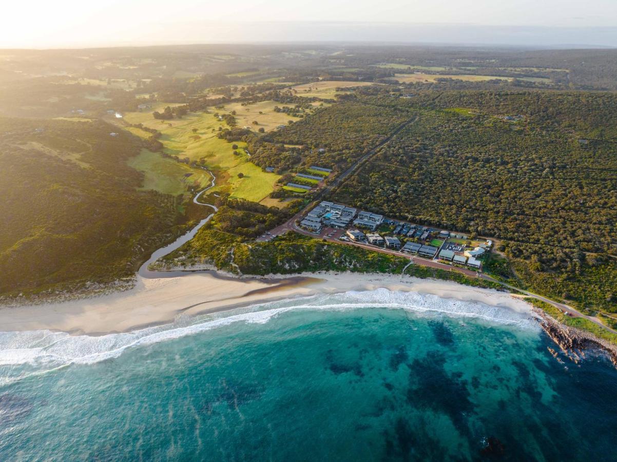 Smiths Beach Resort Yallingup Exterior photo Aerial view of the bay