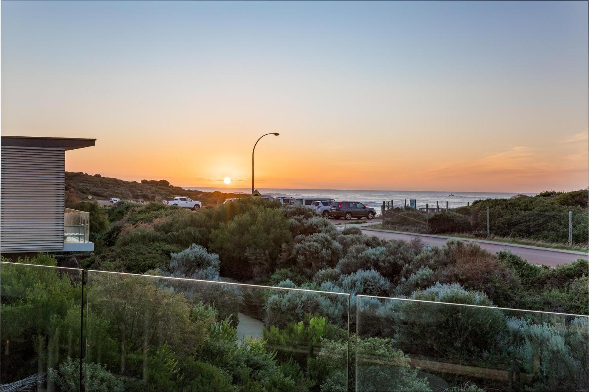 Smiths Beach Resort Yallingup Exterior photo Sunset at the Bay of Shoals